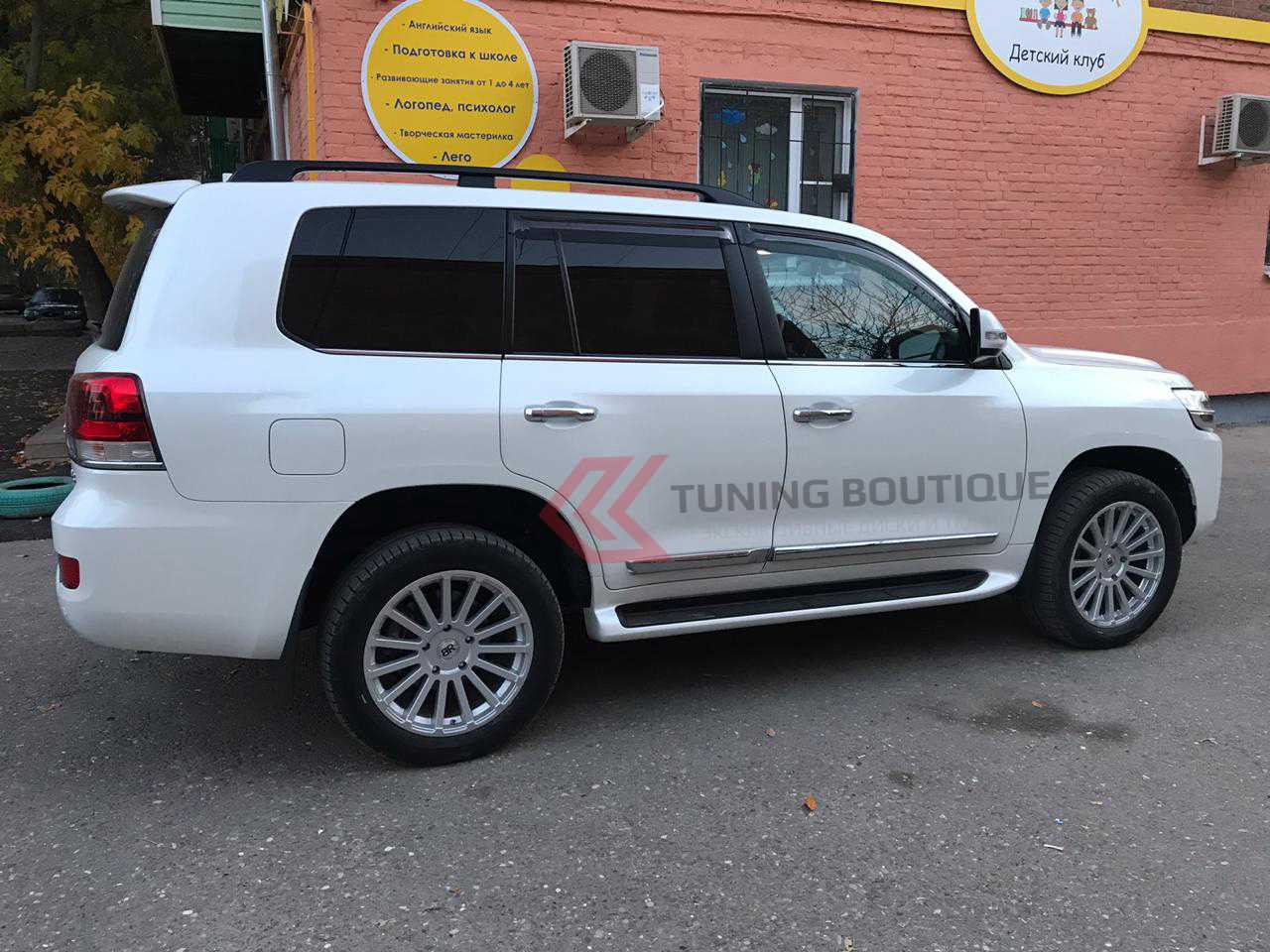 Toyota Land Cruiser 200 на дисках Black Rhino Spear Silver Polished фото 2